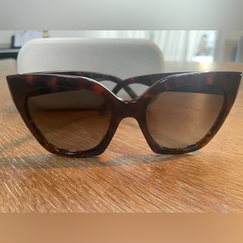 Marc Jacobs Tortoise Shell Women's Sunglasses